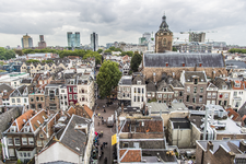 909001 Overzicht van de binnenstad van Utrecht, vanaf de Domtoren, uit het oosten, met op de voorgrond de Servetstraat ...